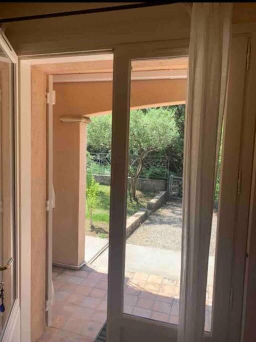 Studio En Rez-De-Jardin Arbore Avec Acces Piscine Et Clim Villeneuve-lès-Avignon Exteriér fotografie